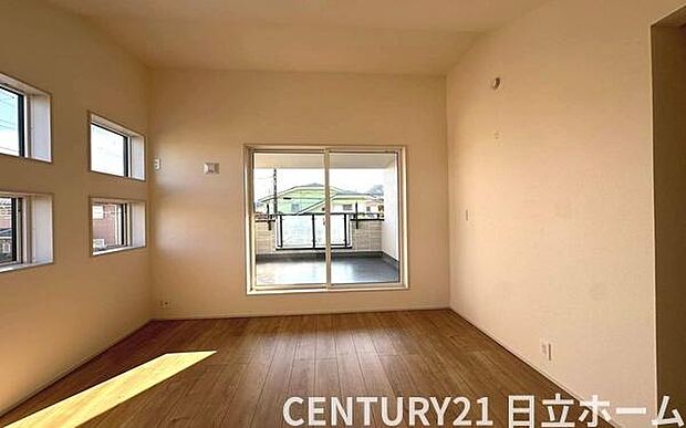 《寝室》　■心地よい眠りへといざなうしっとりと落ち着いた雰囲気の寝室。収納豊富で寝室をいつもすっきりさせてくれます。