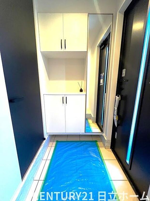 《玄関》 ■シューズボックス付きで玄関もスッキリ。