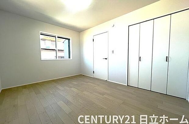 《寝室》　■心地よい眠りへといざなうしっとりと落ち着いた雰囲気の寝室。