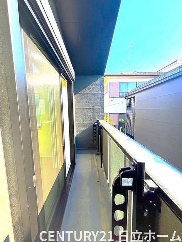 《バルコニー》　■陽当りも良く、洗濯物も良く乾きそうです。