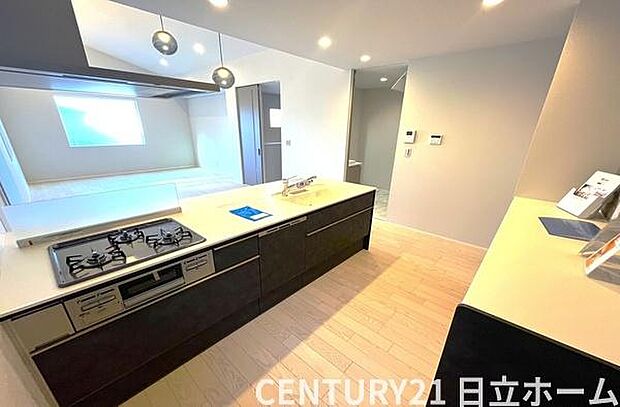 《システムキッチン》 ■お手入れしやすくきれいなキッチン。お料理の始めから後片付けまで楽しい時間になりそうです。