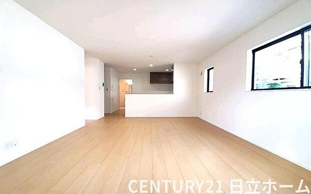 《リビングダイニング》　■家族が自然と集まって、思い思いにくつろぎ、遊び、語らう、やすらぎの空間。