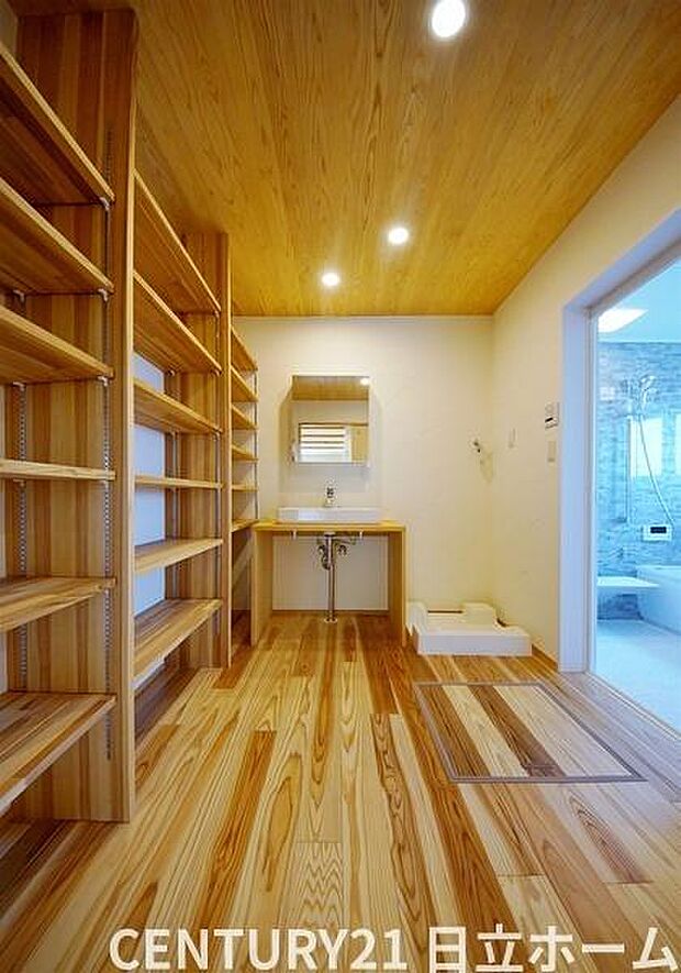 《洗面化粧台》　■デザイン性の高いオリジナルカウンターの洗面台。