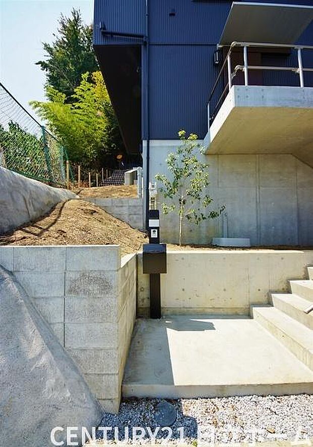 ■豊かな光が照らすこの場所は、家族の日常が刻まれる大切な空間です。