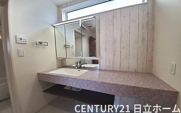 《洗面化粧台》 ■使いやすいシャープなデザインの洗面化粧台。