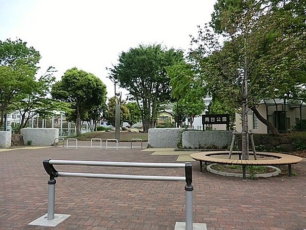 南台公園まで214m、緑の木陰がうれしい、よく整備された公園です。お散歩コースにも気持ちの良い場所です。