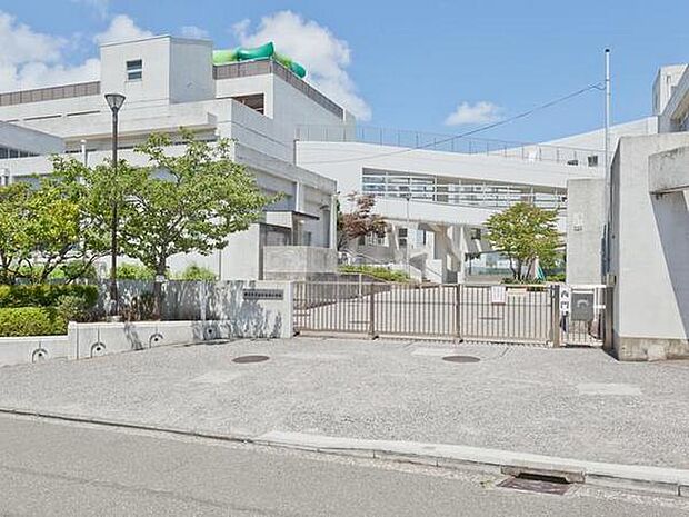 横浜市立釜利谷南小学校まで341m