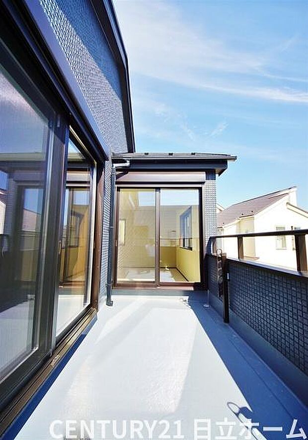 《バルコニー》　■陽当りも良く、洗濯物も良く乾きそうです。