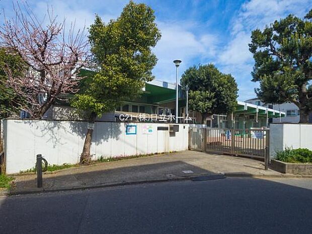 東滝頭保育園まで845m、育休明け保育園。事務室から子どもたちの遊ぶ様子が見られて安全が守れます。 園舎は平屋建てで全保育室冷暖房完備です。