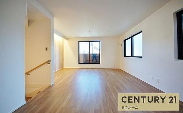 《リビングダイニング》 ■開放的で広いリビング。のびのびとくつろげるリビングは、家族のコミュニケーションの場としてみんなが集まる場所に。