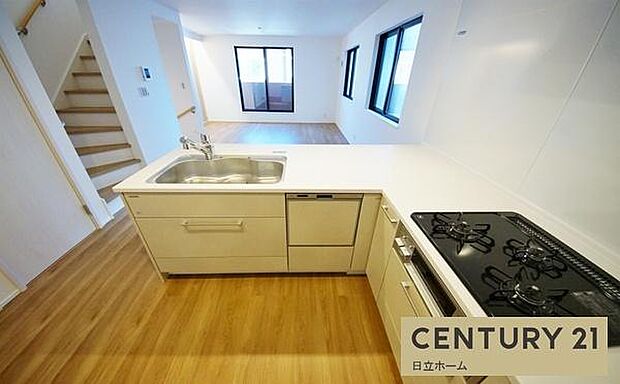 《システムキッチン》 ■会話を楽しみながら食事を味わう。一緒にいる時間が楽しい空間。カフェにいるような気分で毎日を過ごしたい。家族でいる時間を柔らかに包み込むインテリア。