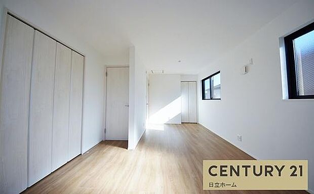 《寝室》 ■心地よい眠りへといざなうしっとりと落ち着いた雰囲気の寝室。