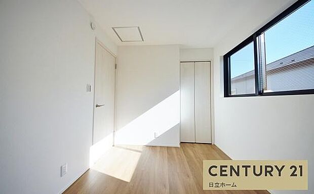 《洋室》 ■机とべットを入れても十分な広さ。。お子様の勉強部屋に。