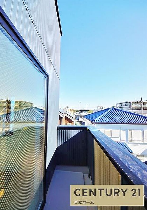 《バルコニー》 ■さわやかな風が通り暖かい光がふりそそぐバルコニー