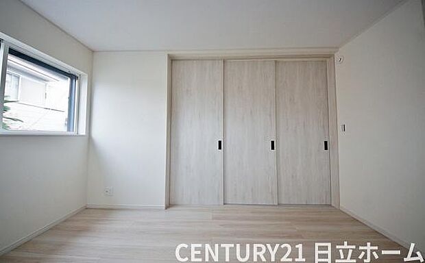 《寝室》 ■心地よい眠りへといざなうしっとりと落ち着いた雰囲気の寝室。収納豊富で寝室をいつもすっきりさせてくれます。