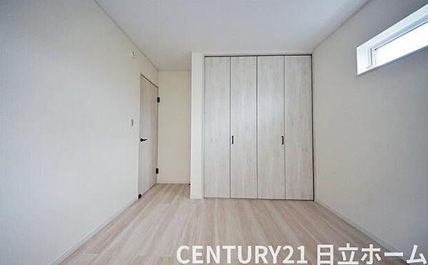 《子供部屋》 ■明るい陽の差す居室。子供部屋にもちょうど良さそうですね。