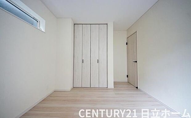 《洋室》 ■収納もしっかりとれていて、陽当たりも良く明るい居室。