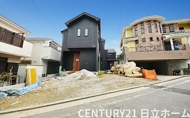 《外観》 ■一戸建ての多いエリア、静かで落ち着いた雰囲気。シンプルで美しいフォルム空気までクリーンになるような佇まい。心地よいライフスタイルが実現できるそんな予感。