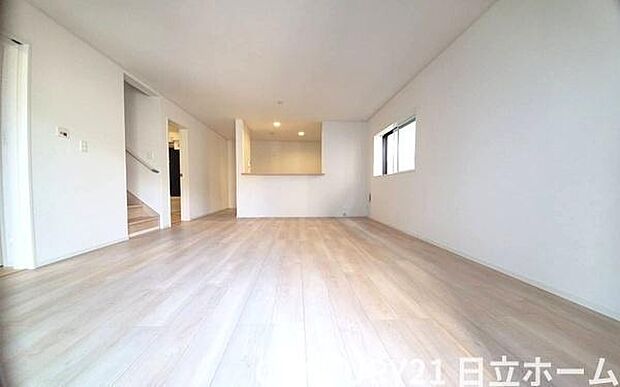 《リビングダイニング》 ■家族が自然と集まって、思い思いにくつろぎ、遊び、語らう、やすらぎの空間。