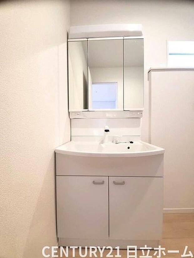 《洗面化粧台》 ■使いやすいシャープなデザインの洗面化粧台。