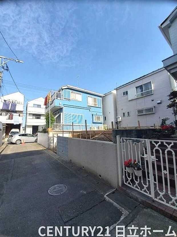 《前面道路》 ■落ち着いた住環境です。