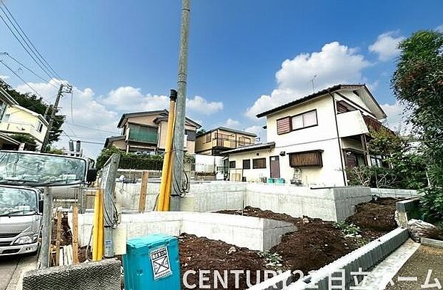 《前面道路》　■静かで落ち着いた雰囲気。