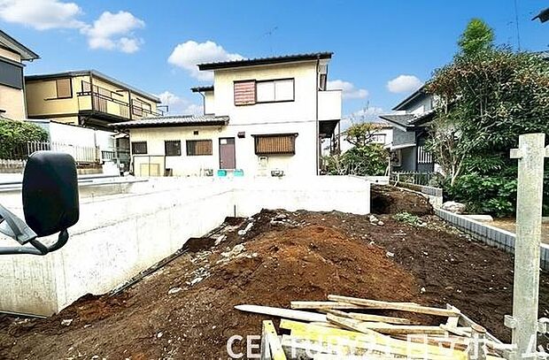 《現地》　■安心して暮らせそうな住環境です。