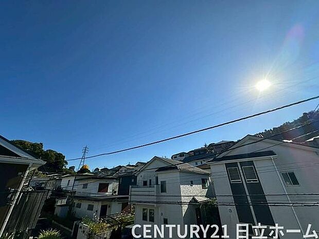 《眺望》　■前面に高い建物がないので開放的で開けた眺望が望めます。