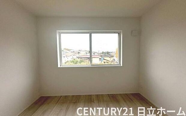 《子供部屋》 ■机とべットを入れても十分な広さ、お子様の勉強部屋に。グングンと成績UPの予感が。