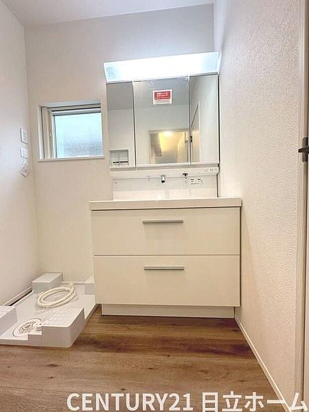 《洗面化粧台》 ■使いやすいシャープなデザインの洗面化粧台。