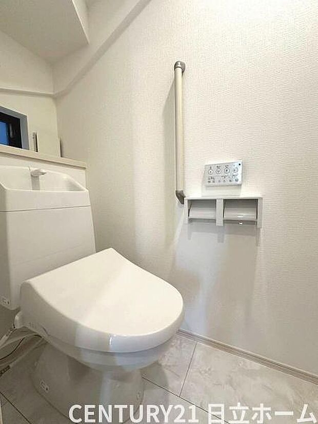 《トイレ》　■清潔感のある落ち着いたトイレ。