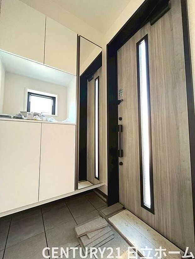 《玄関》 ■シューズボックス付きで玄関もスッキリ。