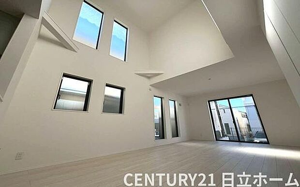 《リビングダイニング》 ■家族が自然と集まって、思い思いにくつろぎ、遊び、語らう、やすらぎの空間。