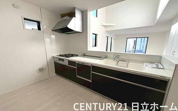 《システムキッチン》 ■お手入れしやすくきれいなキッチン。お料理の始めから後片付けまで楽しい時間になりそうです。