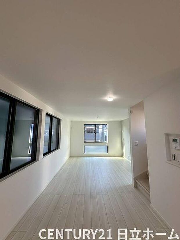 《リビングダイニング》 ■ご家族でゆったりとした時間を過ごす場所です。