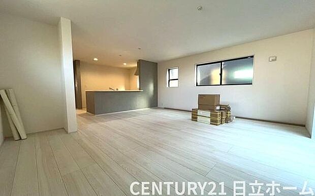 《リビングダイニング》 ■家族が自然と集まって、思い思いにくつろぎ、遊び、語らう、やすらぎの空間。