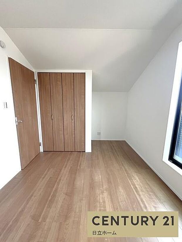 《洋室》　■くつろぎの場としてだけでなく、趣味や仕事のパーソナルスペースとしても活躍する洋室。個の時間をたっぷり楽しめる快適空間です。大きなクローゼットは趣味の道具をしまっても余るぐらいの大きさです。