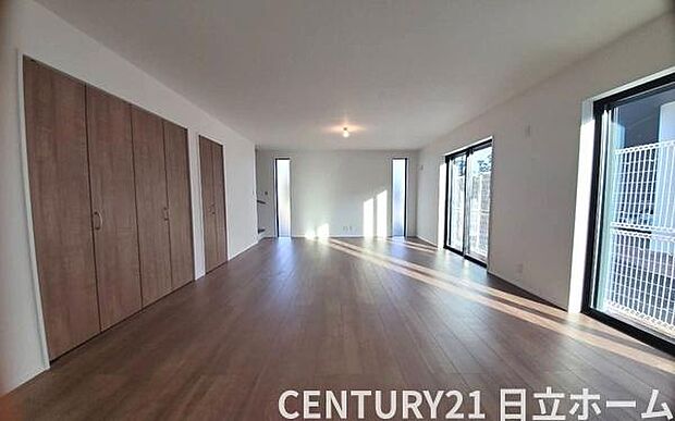 《リビングダイニング》 ■ご家族でゆったりとした時間を過ごす場所です。