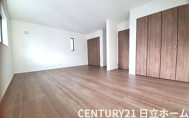 《寝室》 ■心地よい眠りへといざなうしっとりと落ち着いた雰囲気の寝室。