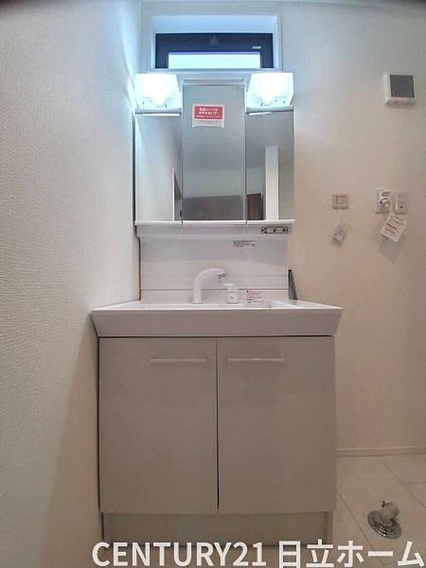 《洗面化粧台》 ■使いやすいシャープなデザインの洗面化粧台。