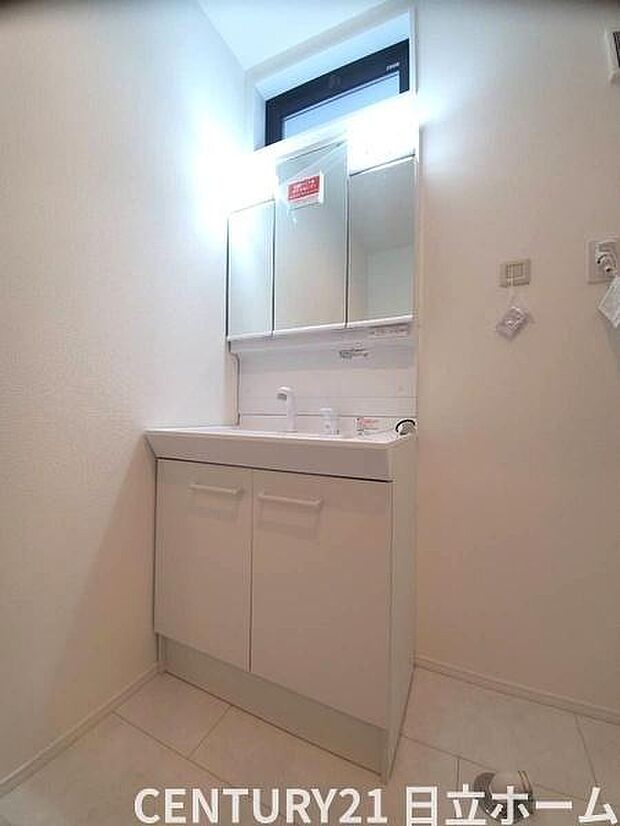 《洗面化粧台》 ■使いやすいシャープなデザインの洗面化粧台。