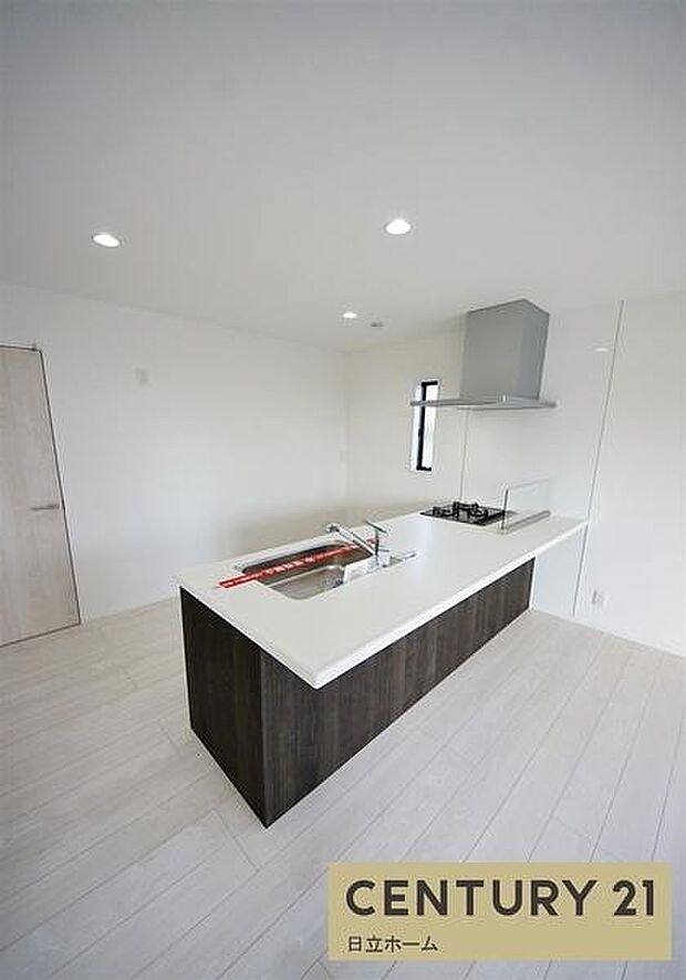 《システムキッチン》 ■会話を楽しみながら食事を味わう。一緒にいる時間が楽しい空間。カフェにいるような気分で毎日を過ごしたい。家族でいる時間を柔らかに包み込むインテリア。