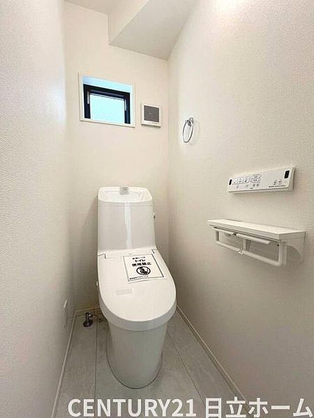 《トイレ》　■清潔感のある落ち着いたトイレ。