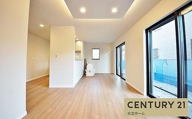 《リビングダイニング》 ■家族が自然と集まって、思い思いにくつろぎ、遊び、語らう、やすらぎの空間。