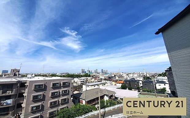 《眺望》 ■目の前には気持ちの良い青空が広がります。開放的で開けた空間が望めます。