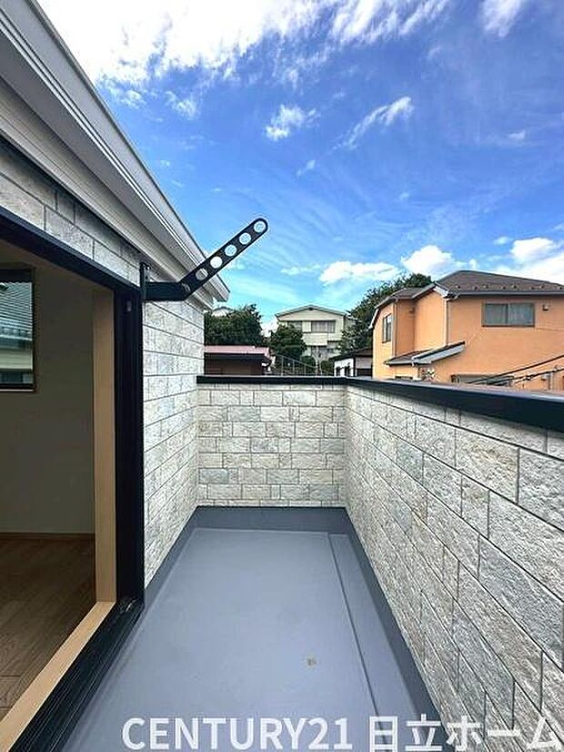 《バルコニー》 ■「青い空」と「白い雲」、「気分が晴れる場所」がここにあります。