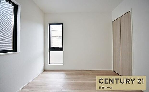 《洋室》 ■収納もしっかりとれていて、陽当たりも良く明るい居室。