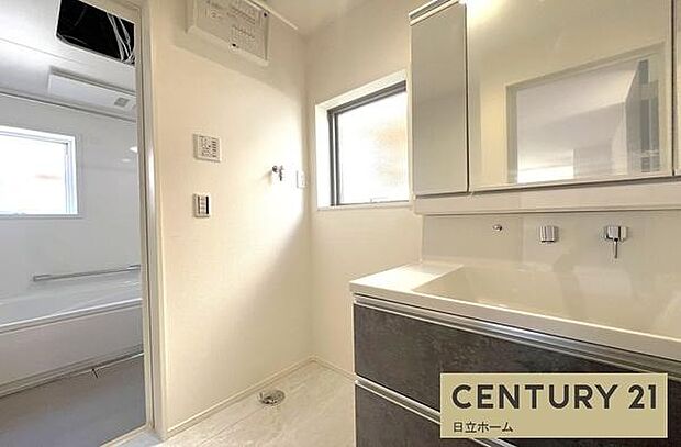 《洗面化粧台》 ■使いやすいシャープなデザインの洗面化粧台。