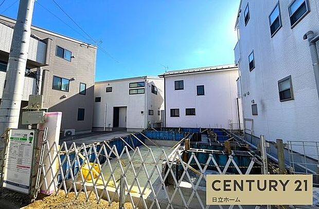 《前面道路》　■静かで落ち着いた雰囲気。