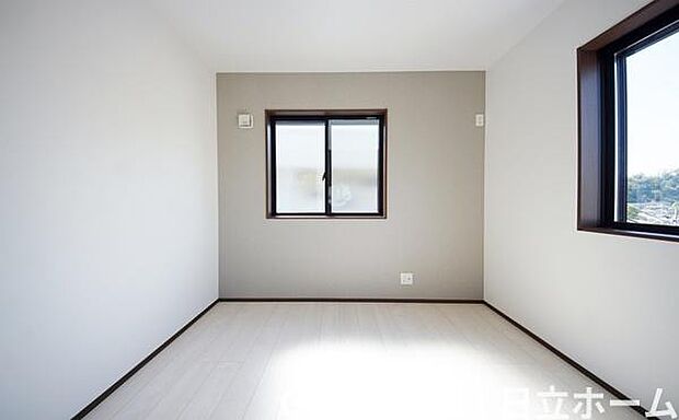 《洋室》 ■机とべットを入れても十分な広さ。。お子様の勉強部屋に。